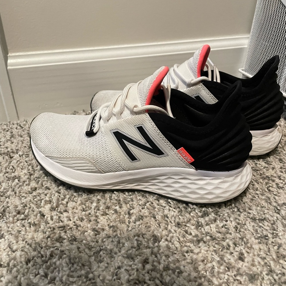 Womens New Balance ROAV